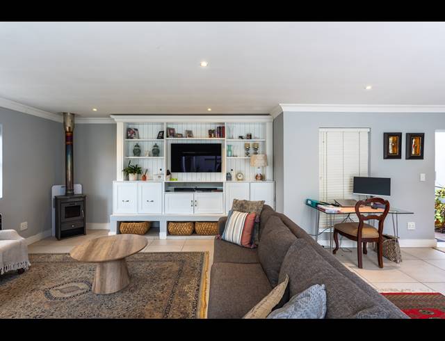 3 BEDROOM HOUSE FOR SALE IN MAROELADAL